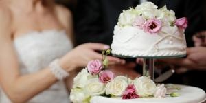 Torta nuziale con rose